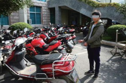 偷摩托车网红,一夜爆红背后的争议与反思