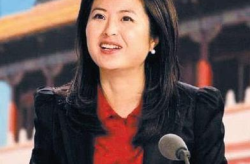 央视主持人奶头走光,奶头走光瞬间引发舆论风暴”
